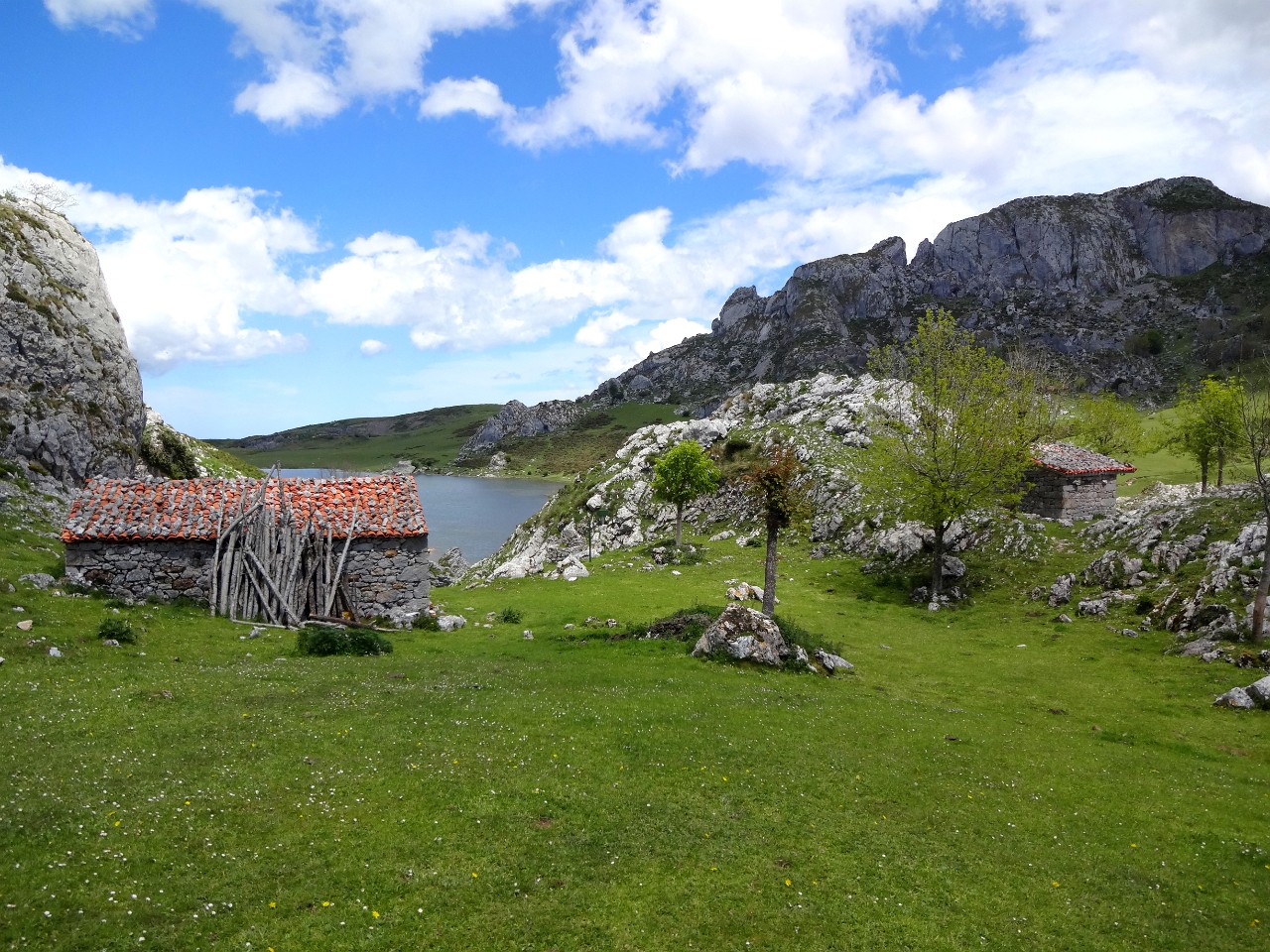Rustic shelters around Lago Ercina
